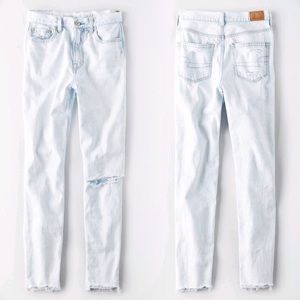NWT AMERICAN EAGLE MOM JEANS